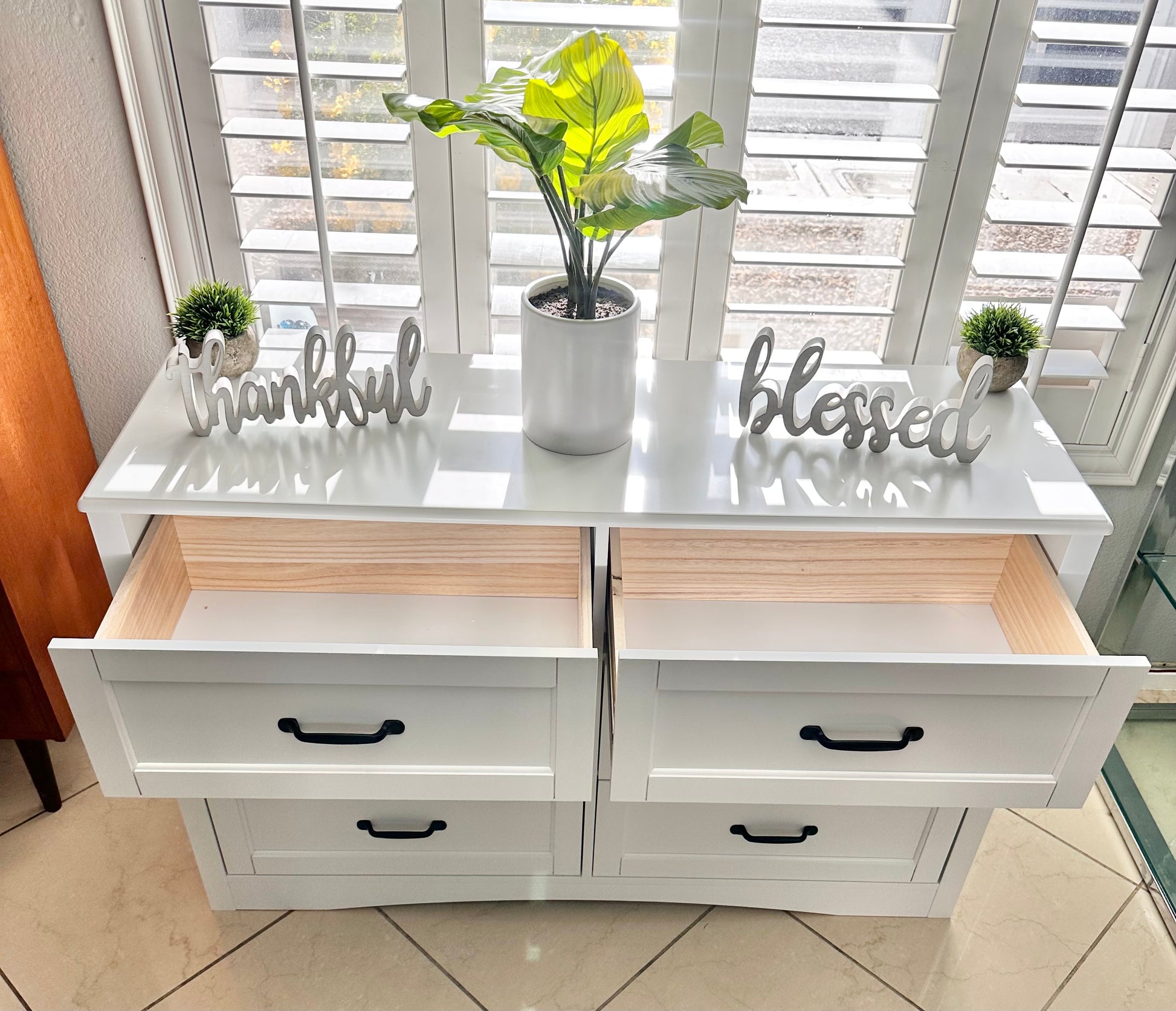 Modern White Single Handle 6 - lifestyle view